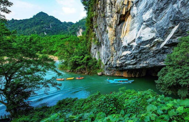 visit-phong-nha-cave-1-day-group-tour-from-hue-odd-days