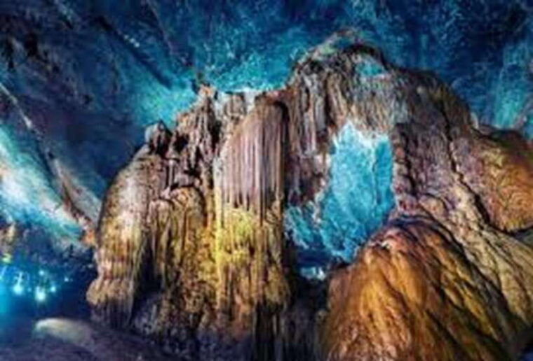 visit-phong-nha-cave-1-day-group-tour-from-hue-odd-days