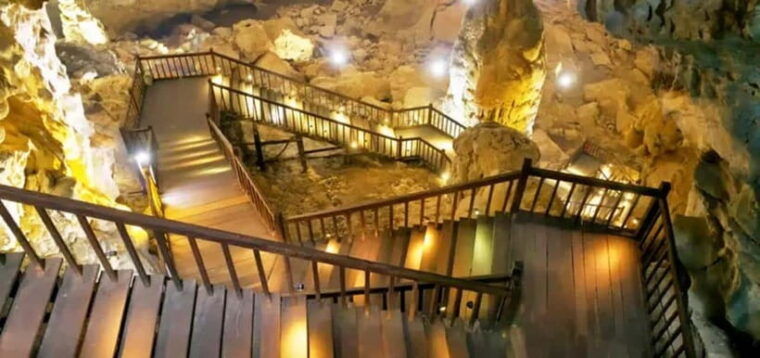 visit-phong-nha-cave-1-day-group-tour-from-hue-odd-days
