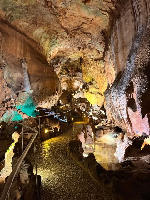 visit-the-caves-of-mira-de-aires-fatima-batalha-and-obidos