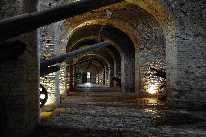 visit-the-city-of-gjirokastra-2