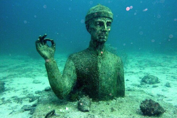 visit-the-cousteau-reserve-by-boat-without-a-license