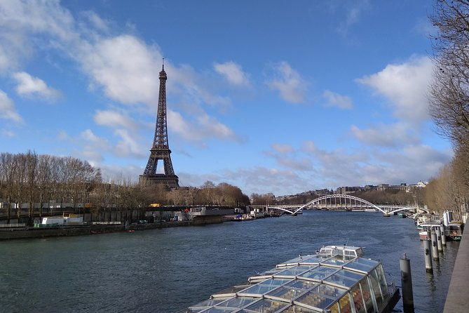 visit-the-eiffel-tower-at-your-own-pace-self-guided-audio-tour