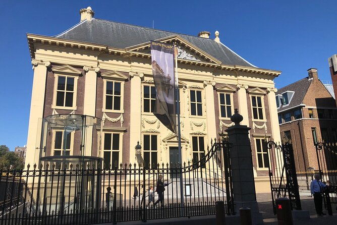 visit-the-girl-with-the-pearl-earring-the-hague-delft-city