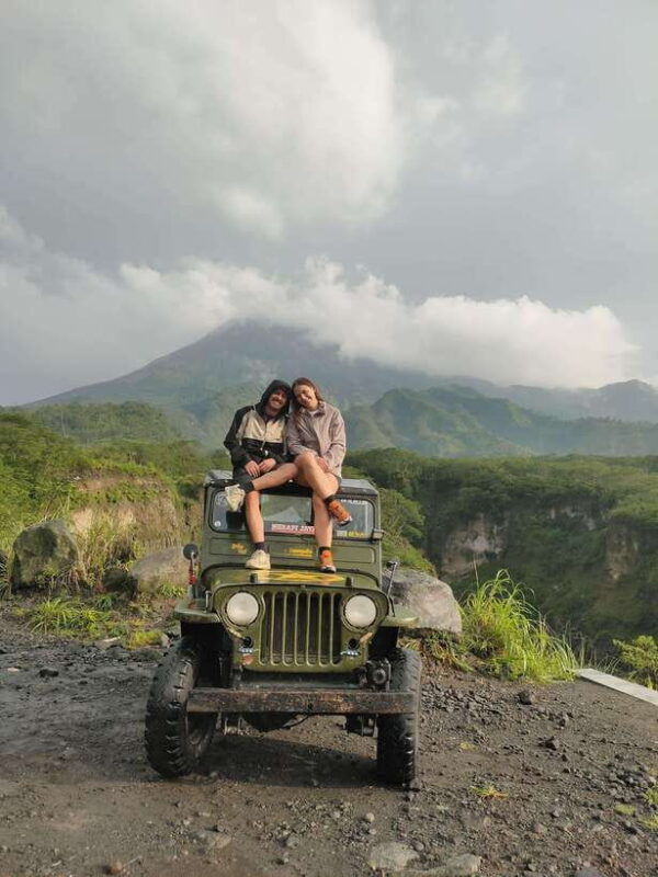 visit-the-jeep-lava-tour-merapi-in-yogyakarta