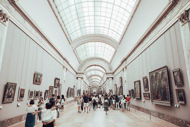 visit-the-louvre-with-a-guide-in-english