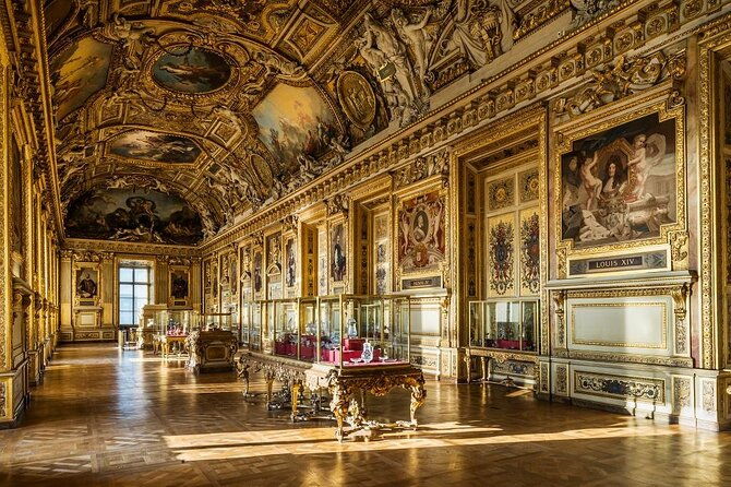 visit-the-louvre-with-a-guide-in-english