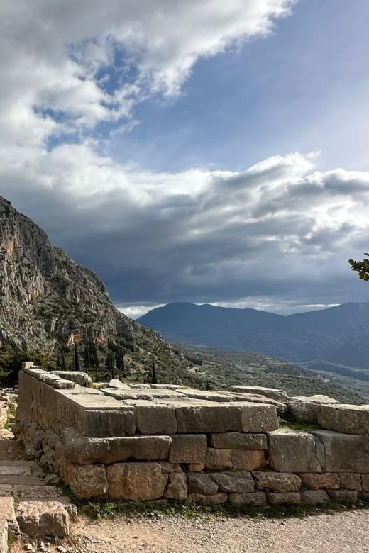 visit-thermopylae-delphi-navel-of-earth-private-tour-8h