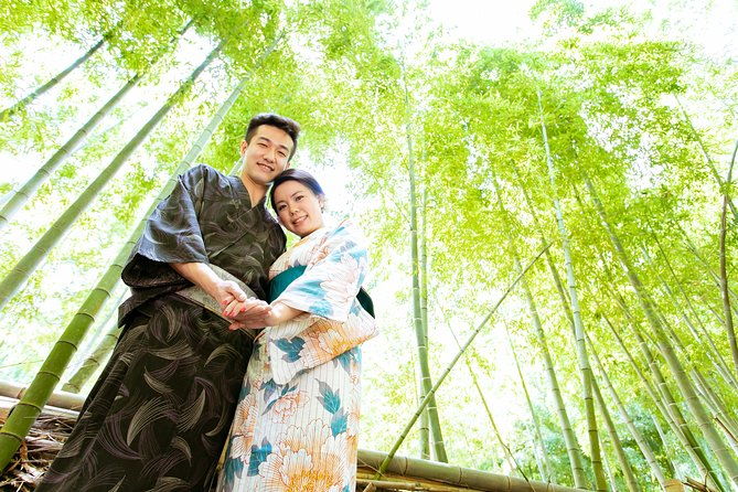 visit-to-secret-bamboo-street-with-antique-kimonos
