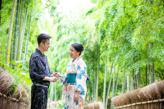 visit-to-secret-bamboo-street-with-antique-kimonos