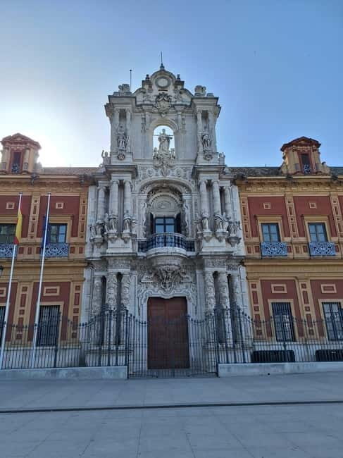 Visit to the cathedral, the Santa Cruz district and Plaza España - FAQ  