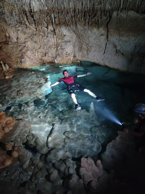 visit-to-the-coloms-water-cave