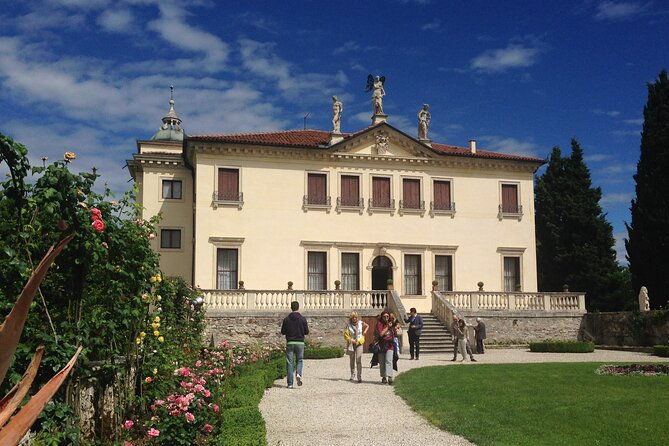 visit-with-owners-and-glass-of-wine-to-villa-valmarana-ai-nani