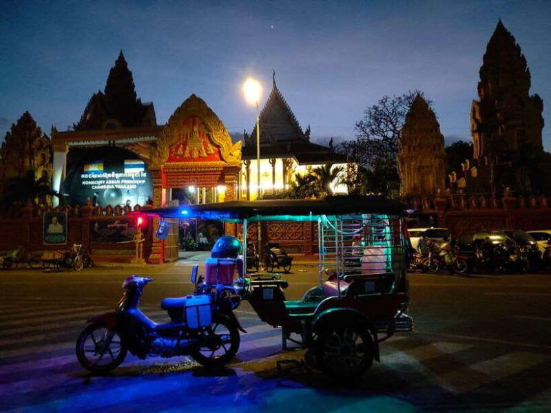 visiting-9-places-in-3-hours-tour-by-tuk-tuk-in-the-evening