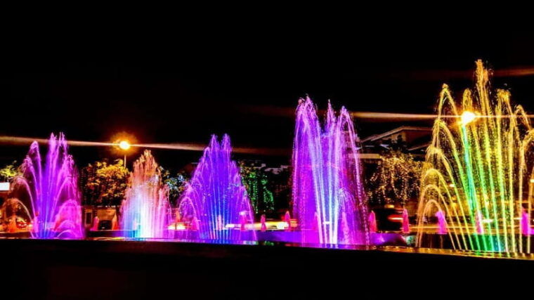 visiting-9-places-in-3-hours-tour-by-tuk-tuk-in-the-evening