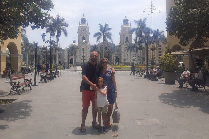 visiting-the-main-square-of-lima
