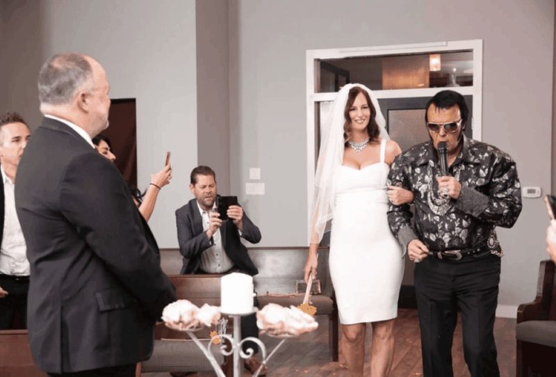 viva-elvis-ceremony-elvis-2