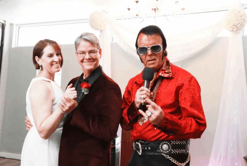 viva-elvis-ceremony-elvis