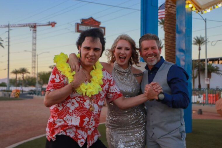 viva-elvis-ceremony-elvis