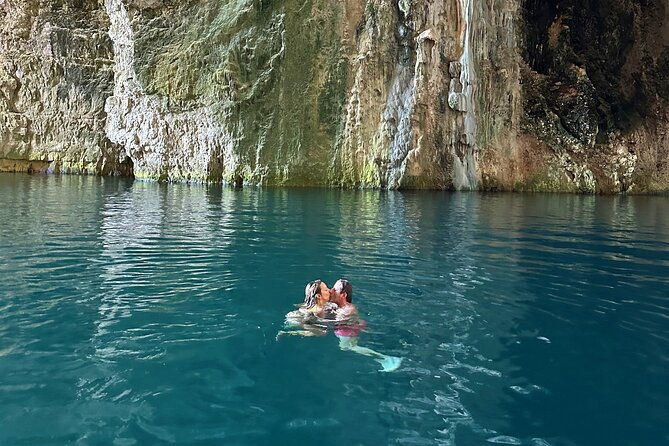 vlore-speedboat-tour-to-haxhi-ali-cave