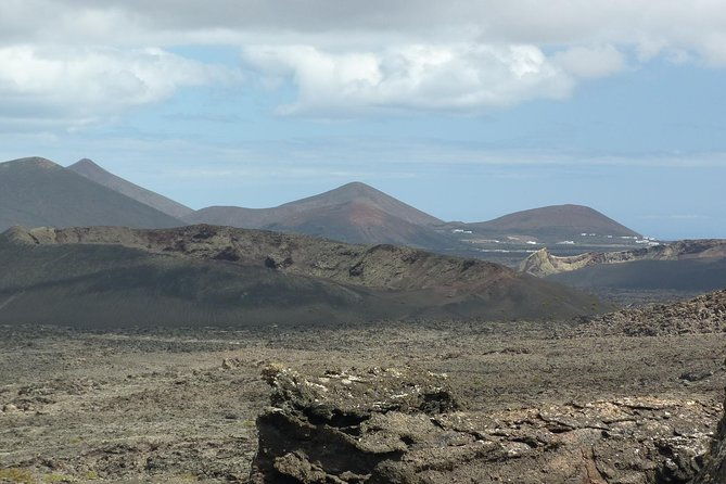 volcano-hike-timanfaya-eruptions