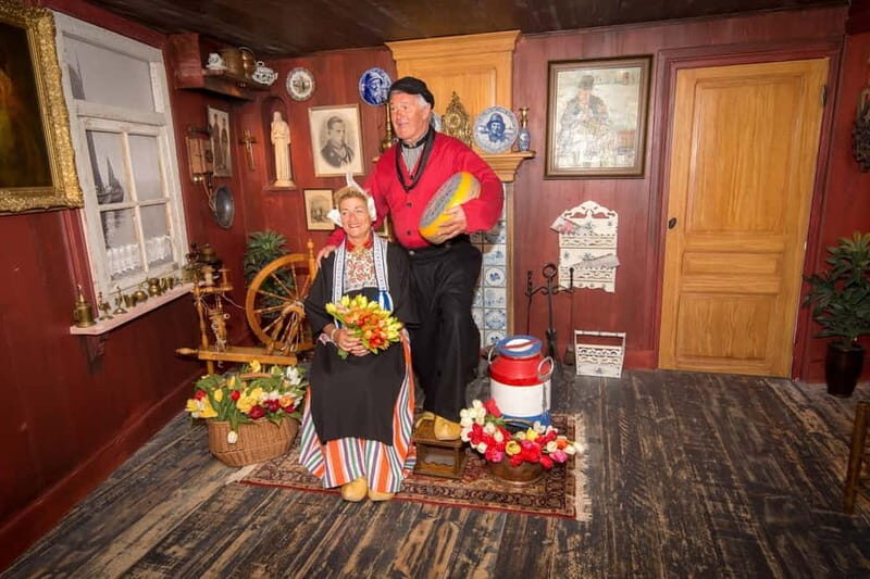 Volendam: Photo Opportunity in Traditional Dutch Costume - An In-Depth Look at the Tour