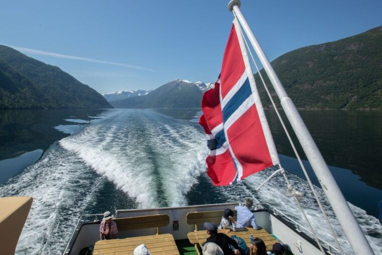 voss-guided-fjord-glacier-tour-to-fjaerland