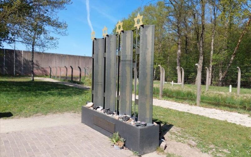 vught-small-group-tour-of-the-wwii-national-memorial-camp
