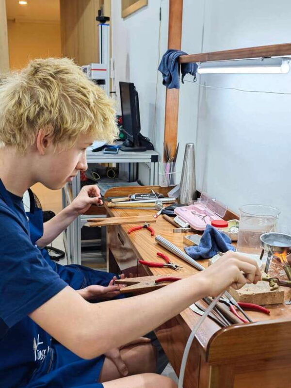 vung-ky-uc-handmade-silver-jewelry-workshop