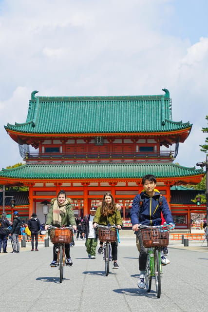 w-lunch-kyoto-highlights-bike-tour-with-unesco-zen-temples-2