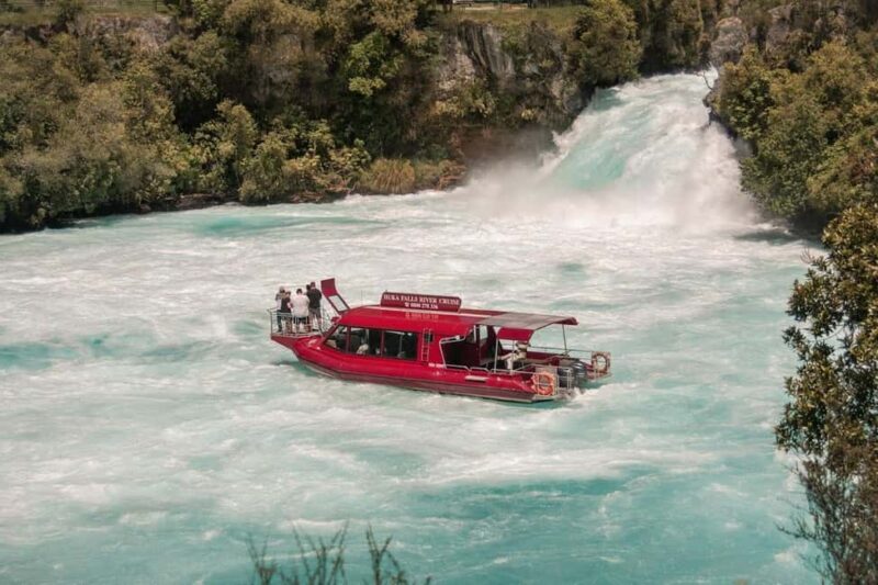 WAI-O-TAPU & HUKA FALLS RC - PRIVATE DAY TOUR FROM AUCKLAND - An In-Depth Look at the Tour Experience