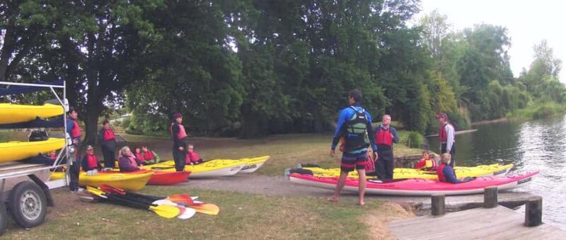 Waikato River: Glowworm Kayak Tour with Wine & Snacks - The Meeting Point and Logistics