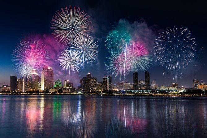 waikiki-fireworks-cruise-with-underwater-viewing-room-from-oahu