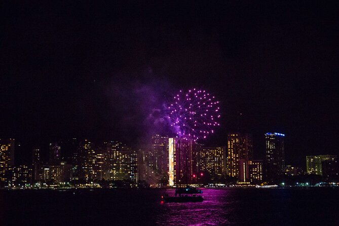 waikiki-fireworks-cruise-with-underwater-viewing-room-from-oahu