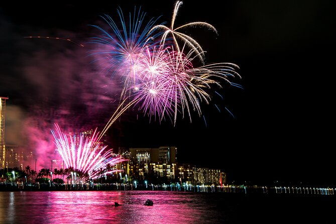 waikiki-friday-firework-catamaran-tour-2