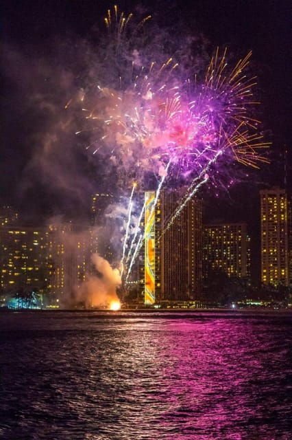 waikiki-friday-night-fireworks-catamaran-sail