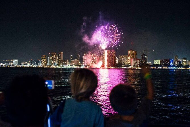 waikiki-glass-bottom-boat-fireworks-tour
