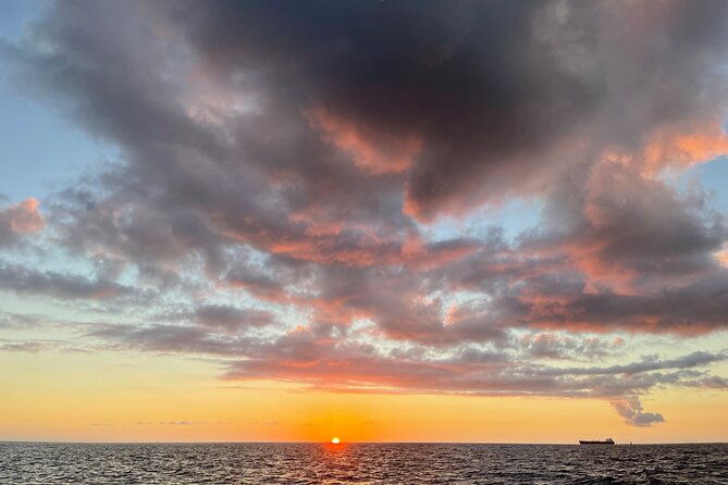 waikiki-sunset-boat-cruise