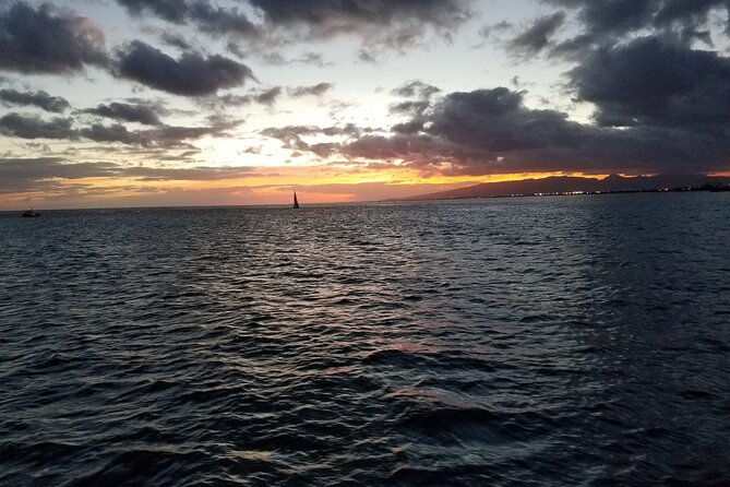 waikiki-to-diamondhead-sunset-byob-cruise