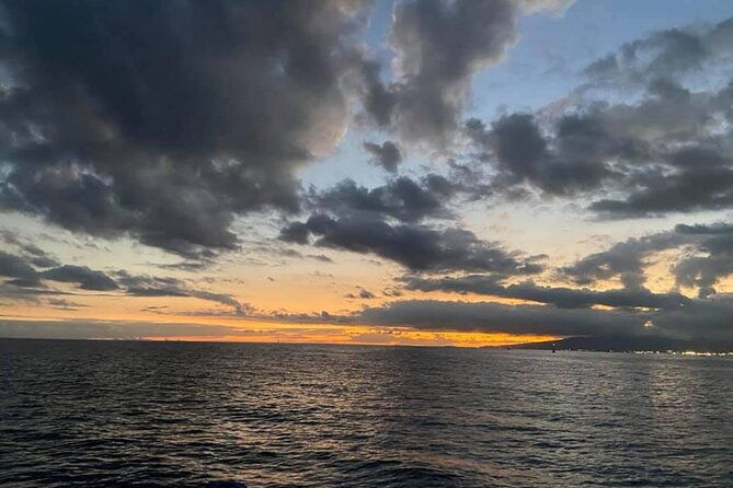 waikiki-to-diamondhead-sunset-byob-cruise
