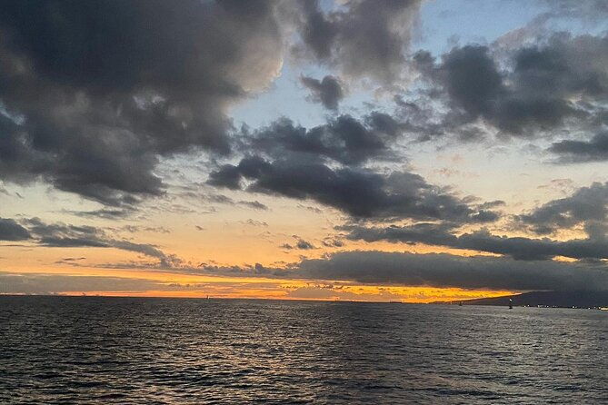 waikiki-to-diamondhead-sunset-byob-cruise