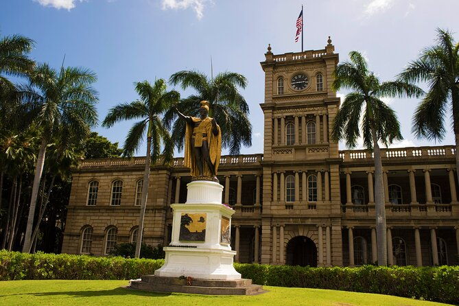 waikiki-trolley-red-line-heroes-legends-hop-on-hop-off-tour