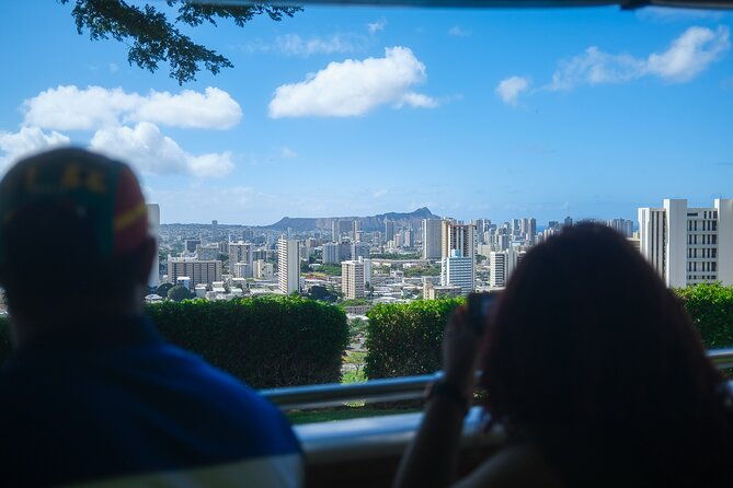 waikiki-trolley-red-line-heroes-legends-hop-on-hop-off-tour