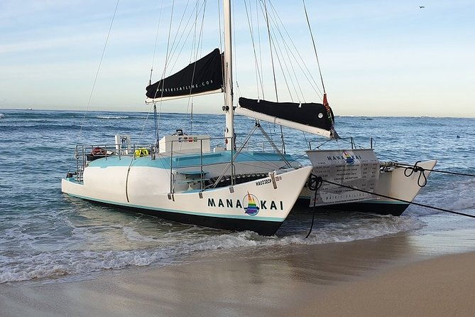 waikiki-turtle-snorkel-sail-combo-on-hawea-catamaran
