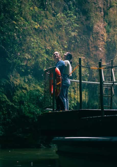 WAITOMO GLOWWORM CAVES & HAMILTON GARDENS - PRIVATE TOUR - A Full Day of Wonder: What to Expect on the Tour