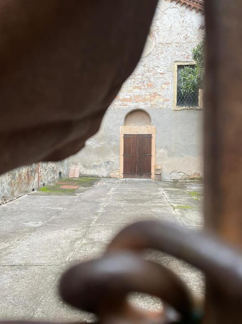 walk-in-the-castrum-romano-of-verona-tales-and-legends