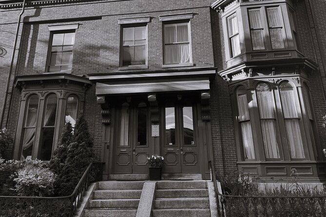 walk-with-ghosts-in-portland-2