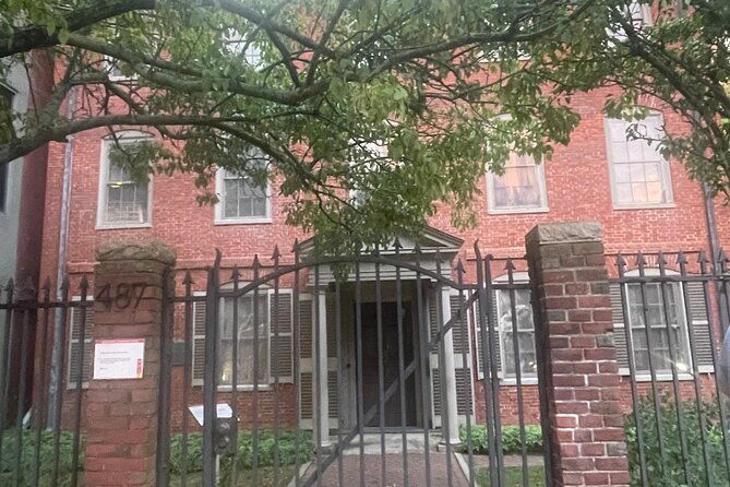 walk-with-ghosts-in-portland-2