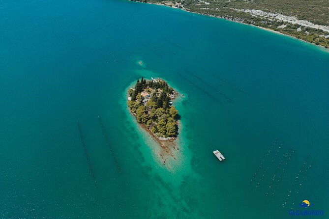 walking-boat-tour-visit-ston-walls-and-taste-shells-on-farm