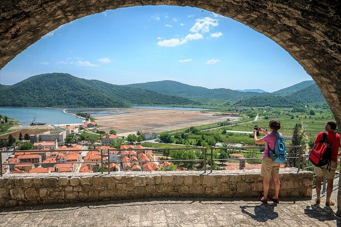 walking-boat-tour-visit-ston-walls-and-taste-shells-on-farm